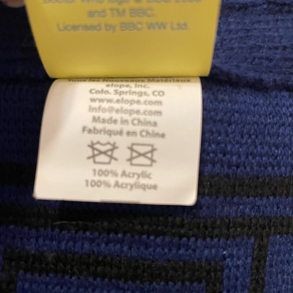 Doctor Who Blue TARDIS Police Box Winter Scarf - Picture 5 of 6